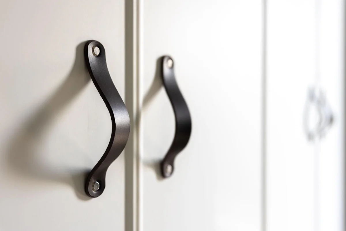 Cabinet Doors with Hardware: Styles, Options, and Installation Ideas