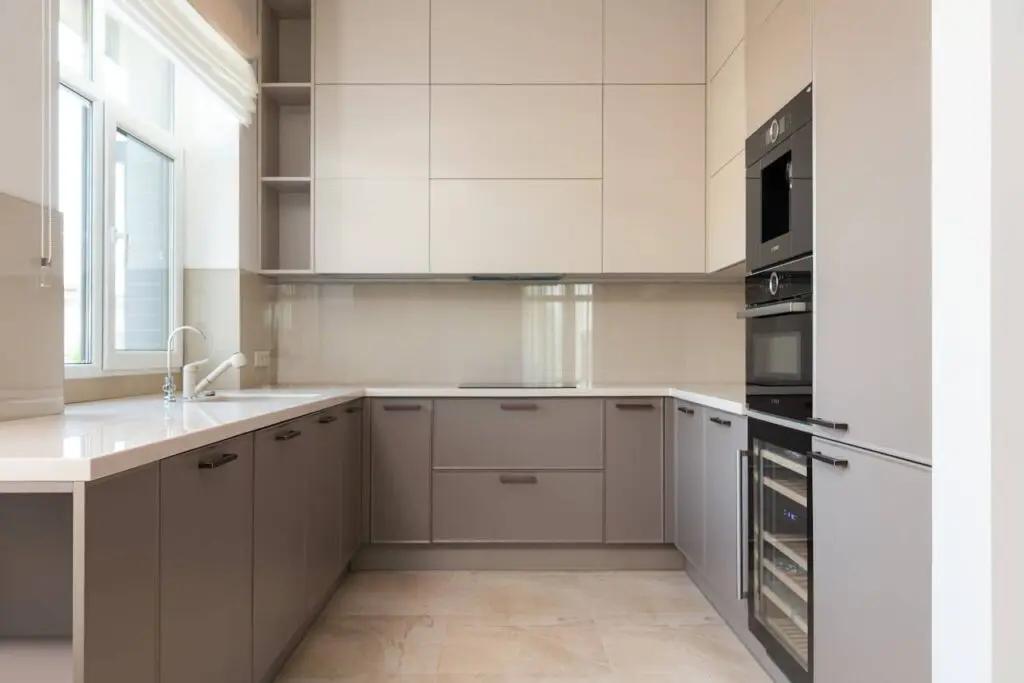 How to Adjust Hinges