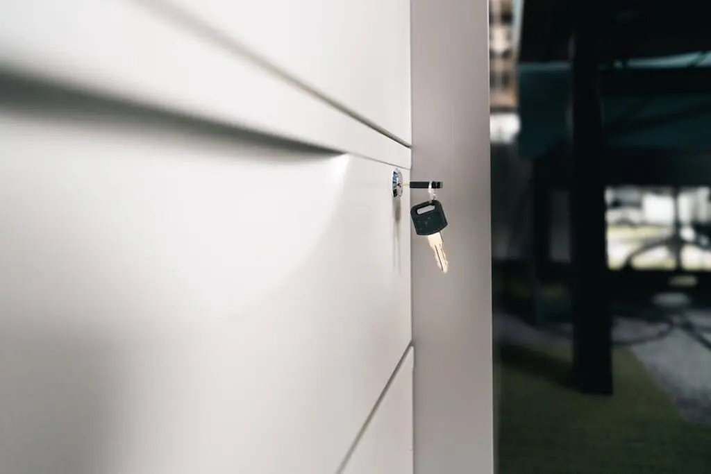How to Adjust Hinges
